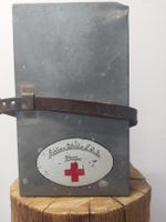 Erste Hilfe Kasten Metall mit Zubehoer aus SAC HÜTTE