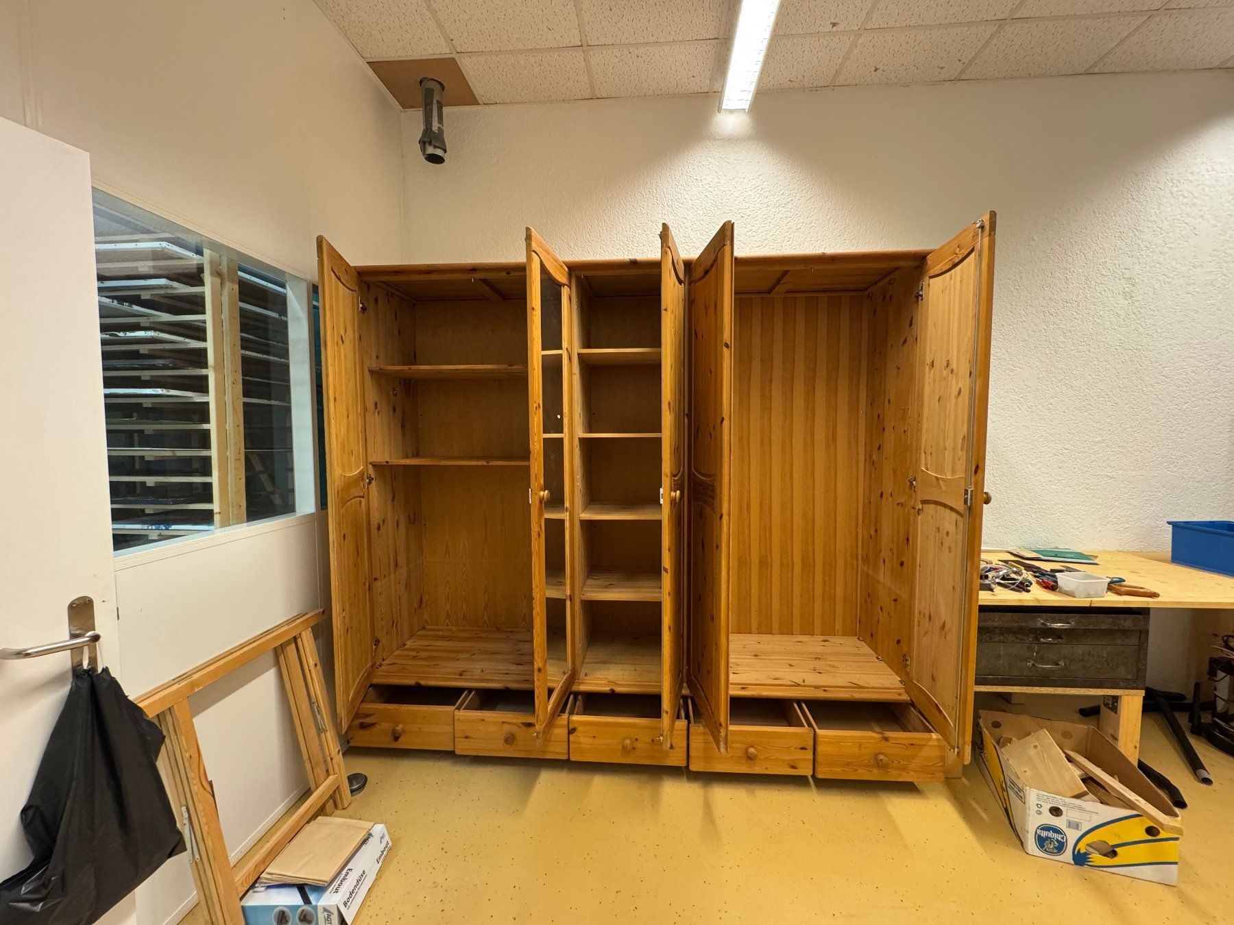 Armadi: Massivholz-Kleiderschrank – Usato da Winterthur venduto da Jms1 1