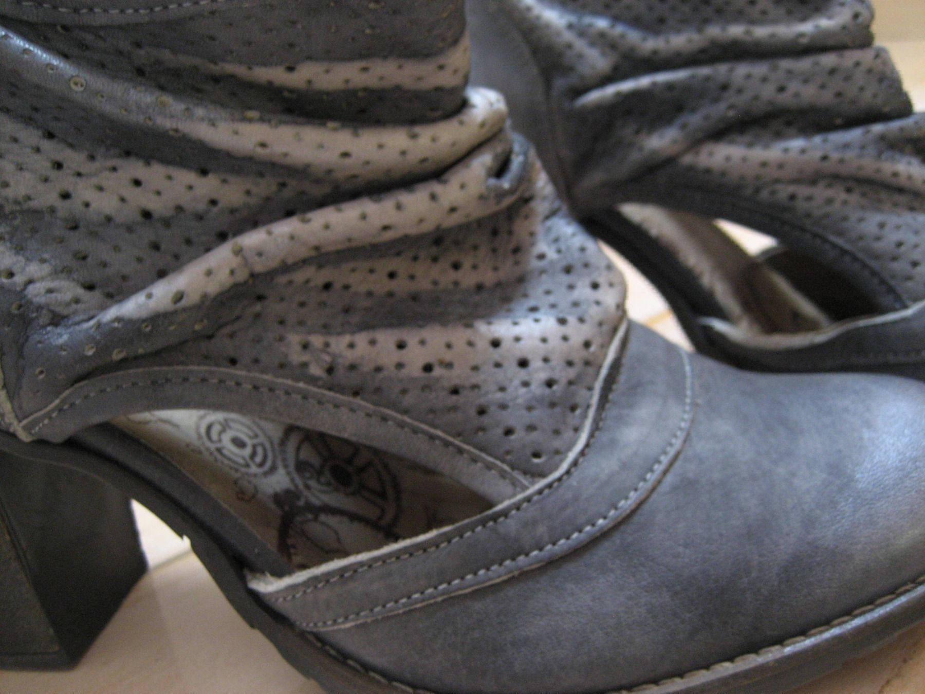 Scarpe da donna: Chaussures cuir DKODE grandeur 40 – Usato da Delémont venduto da marryb 9