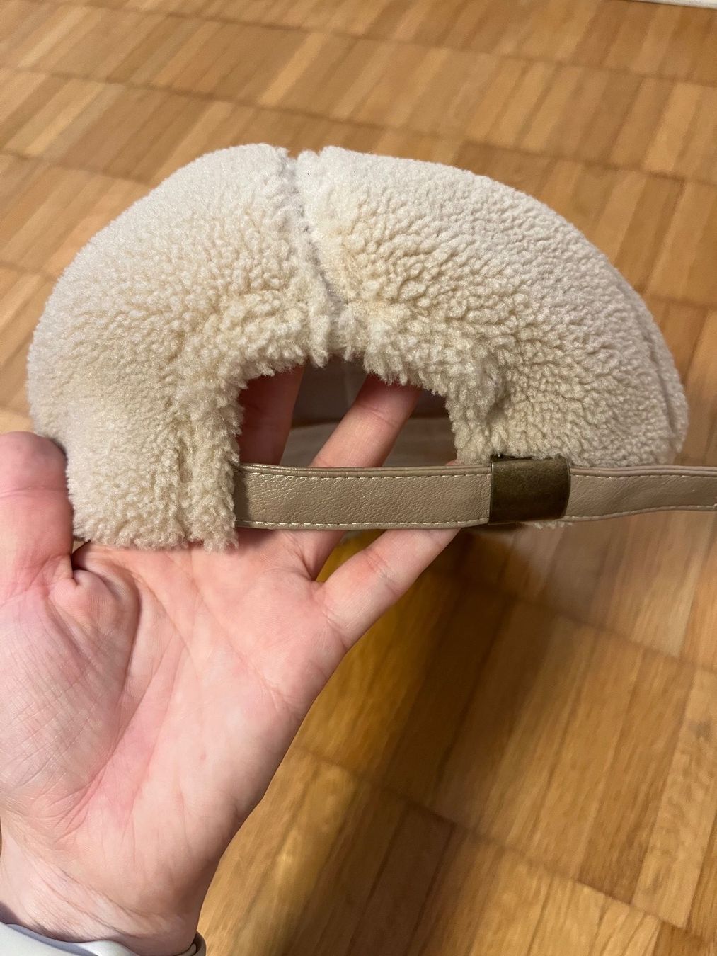Copricapi, berretti & cappellini: Pat Calvin Teddy Cap beige kuschelig – Usato da Jona venduto da Good_luck1_ 3