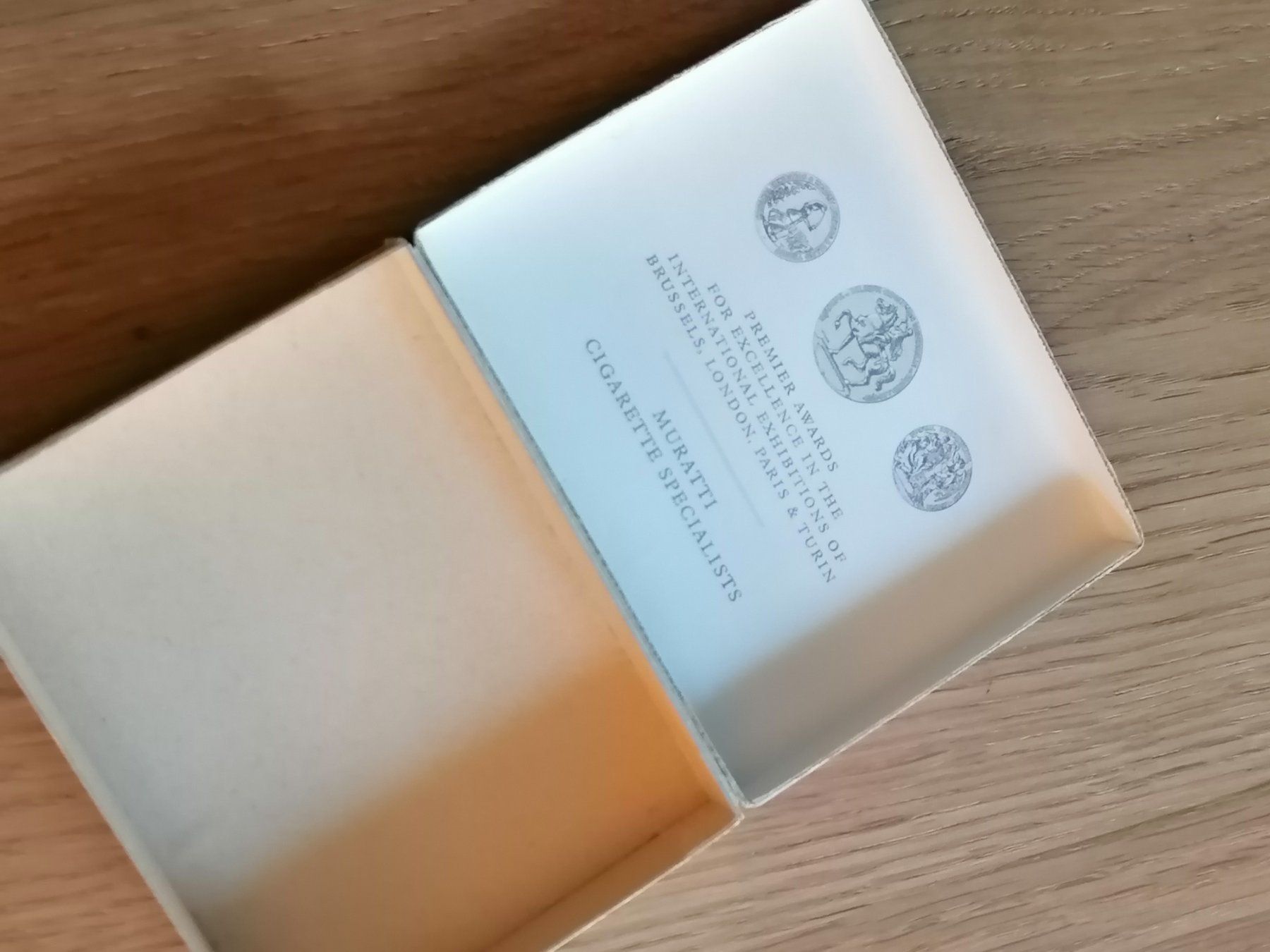 Altri Prodotti per fumatori: Muratti's Ariston Zigaretten Kartonschachtel – Usato da Basel venduto da vintagecollector 2