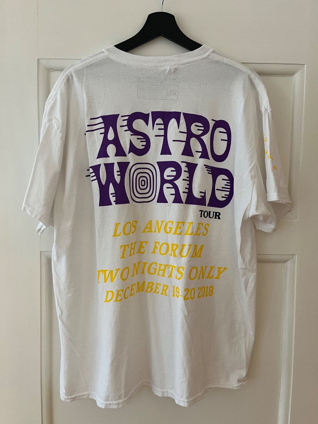 T-shirt: Astro World Travis Scott shirt – Usato da Zürich venduto da kuengka
