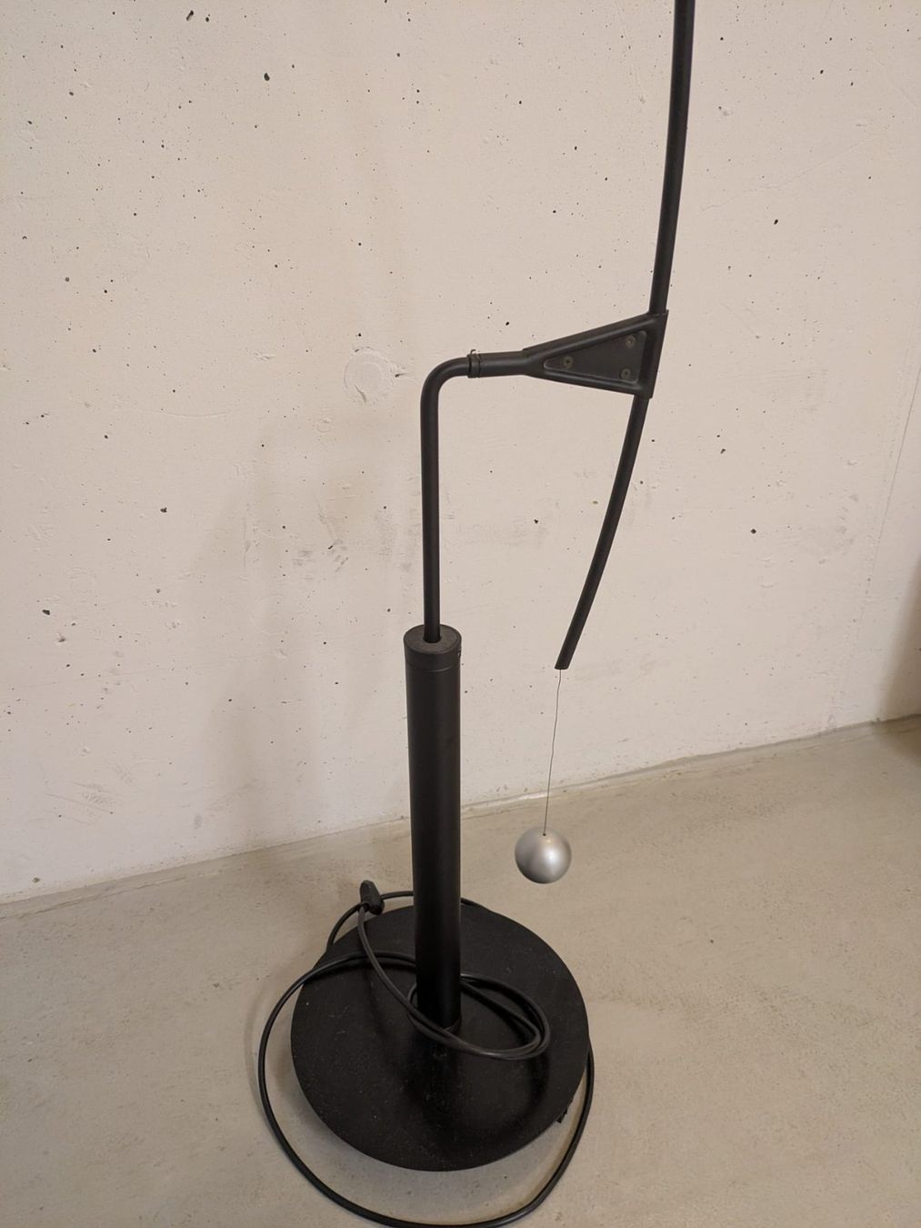 Lampen: Schwarze Stehlampe – Gebraucht aus Oberwil BL von feeeenstaub 2