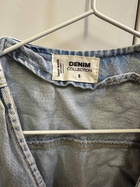 Gilet & Giacche: Denim Weste mit Taschen in Grösse S – Usato da Buttikon SZ venduto da roy_pvy5 2