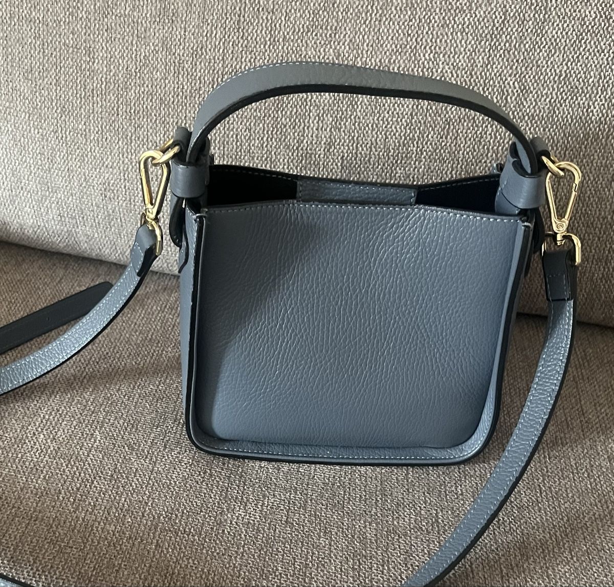 Taschen für Damen: Blue petrol leather shoulderbag – Gebraucht aus Lausanne von Chika_Tetsu
