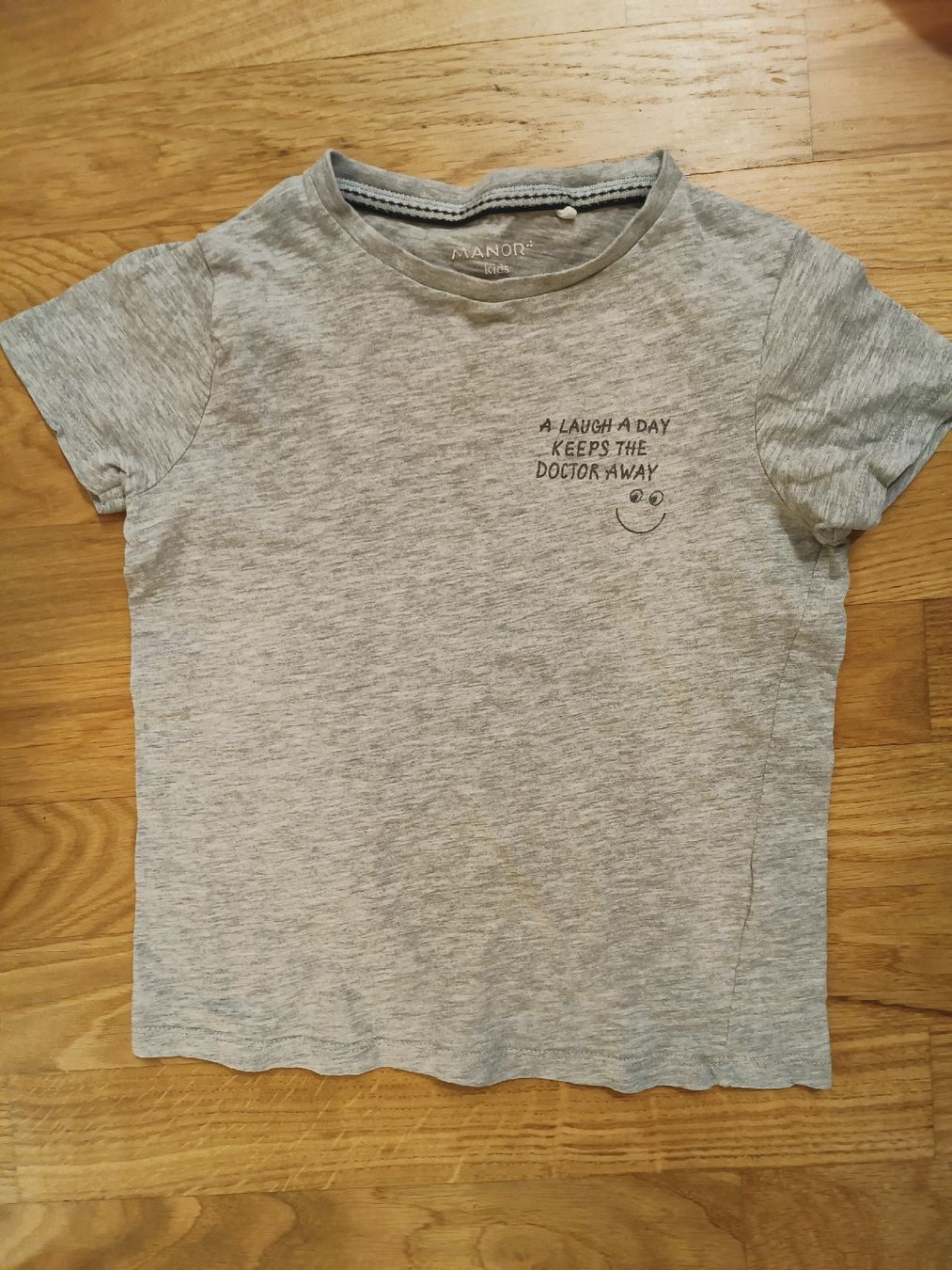 Manor Hemden, T-Shirts & Polos: Kinder T-Shirt Grösse 116 – Gebraucht aus Muri AG von Mupuputs