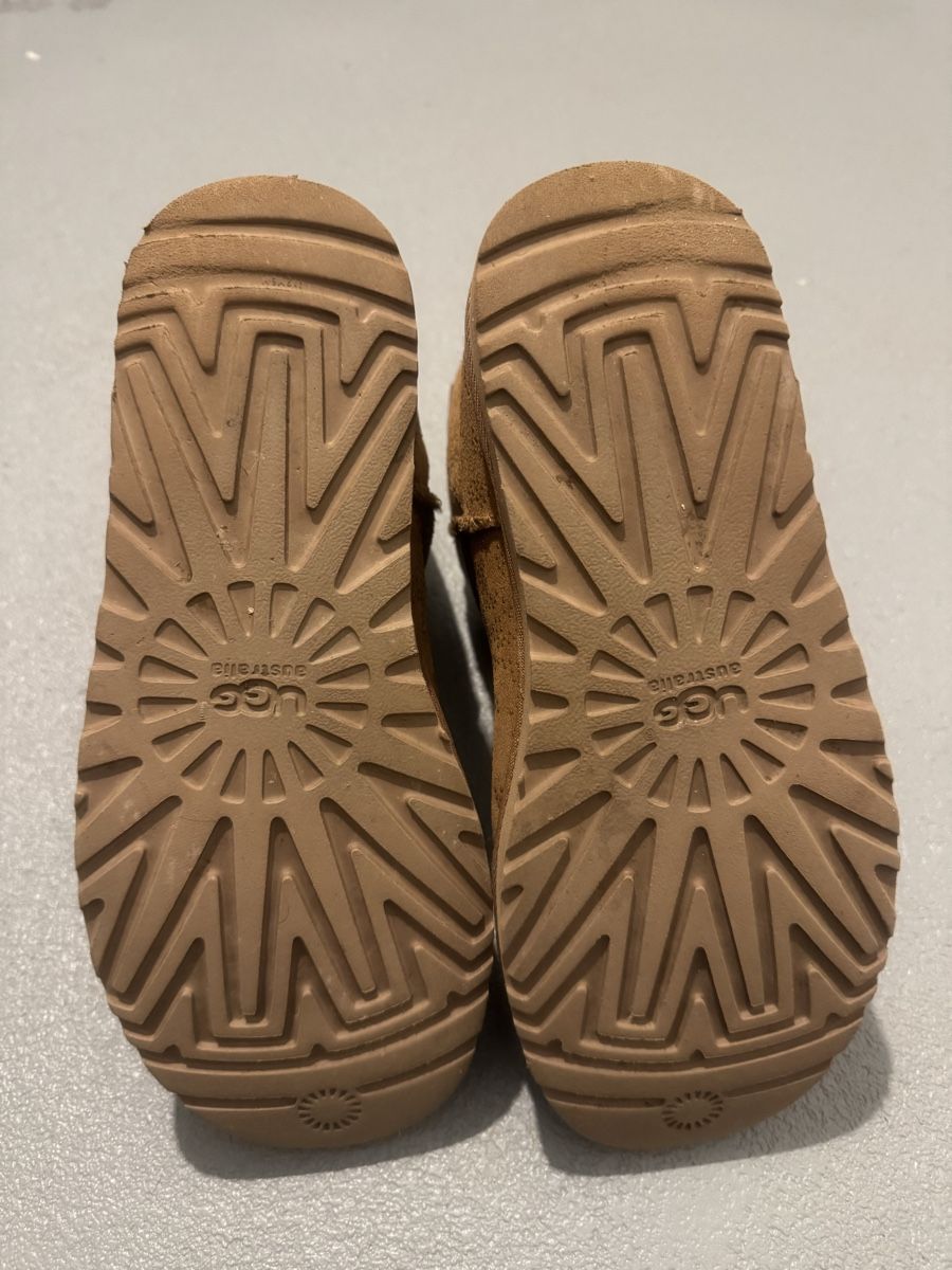 Ugg Scarpe da uomo: Ugg Boots Short mit Leo-Muster – Usato da Luzern venduto da wet_7bm6 3