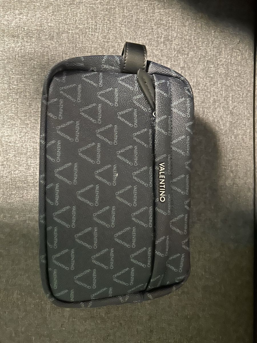 Custodie per cosmetici: Valentino Kulturbeutel – Nuovo (secondo la descrizione) da Oberägeri venduto da liv_n6yh