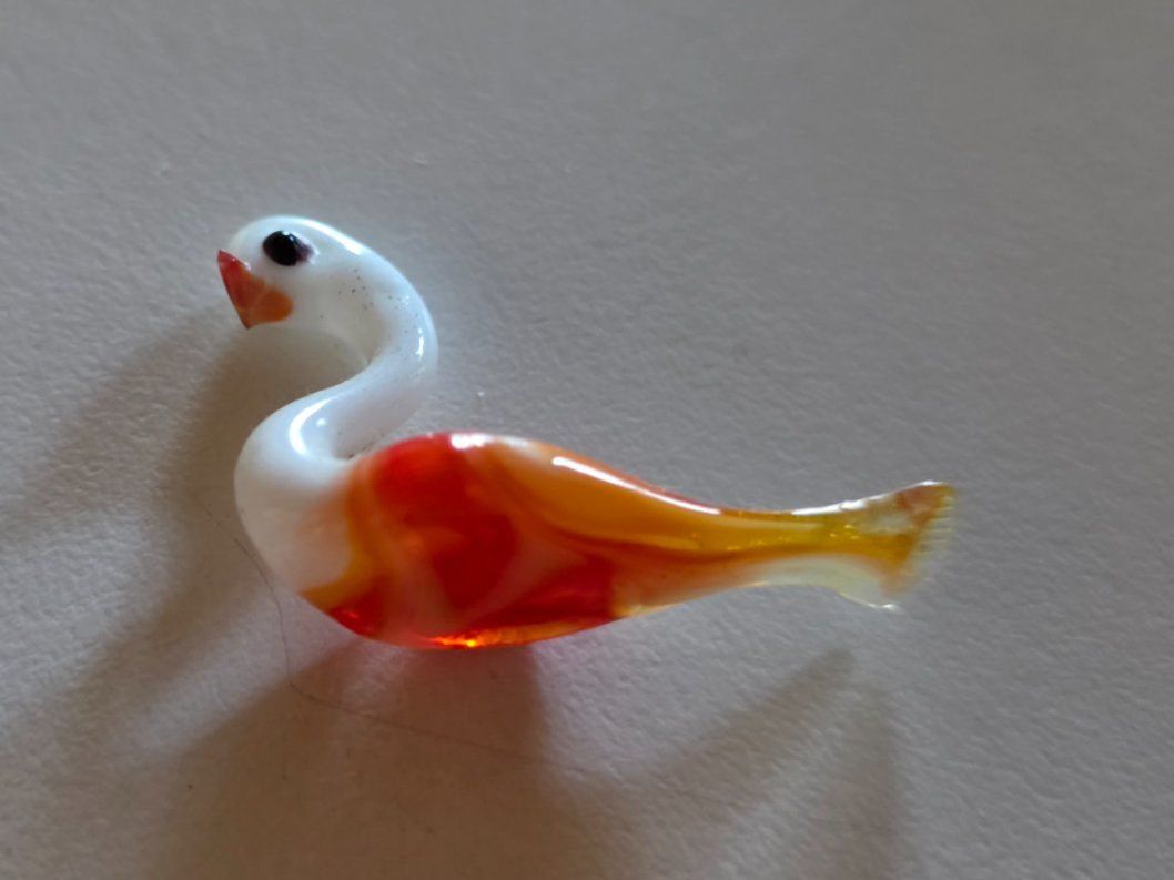 Figuren: farbige Glas Ente 3,6 cm Schwan Figur – Gebraucht aus Walterswil BE von Lonitti