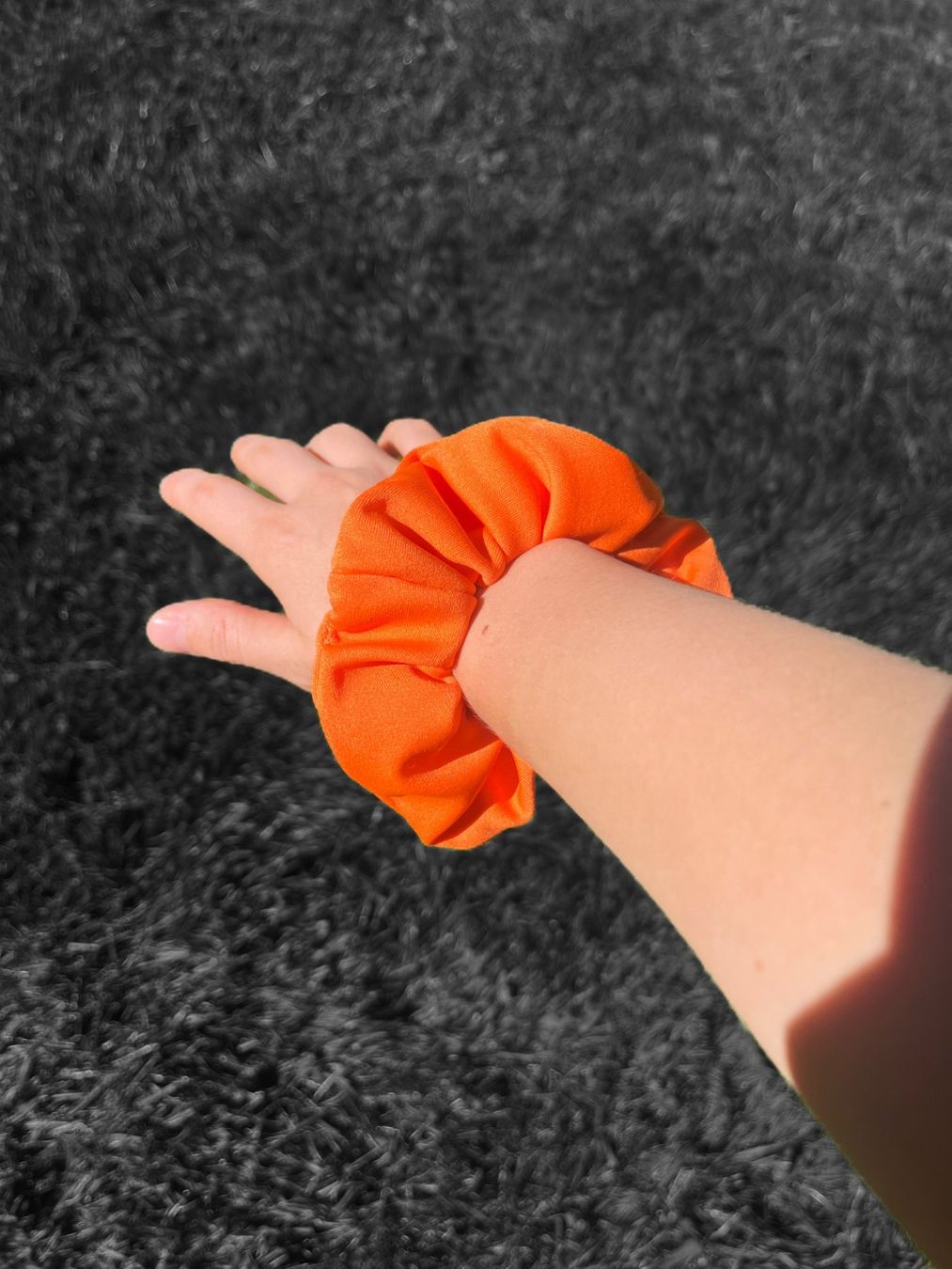 Haarschmuck: Scrunchie Upcyclé Fait-main "stretch" - Taille classique – Neu und originalverpackt aus Villars-sur-Glâne von maeva_christan_mc 1