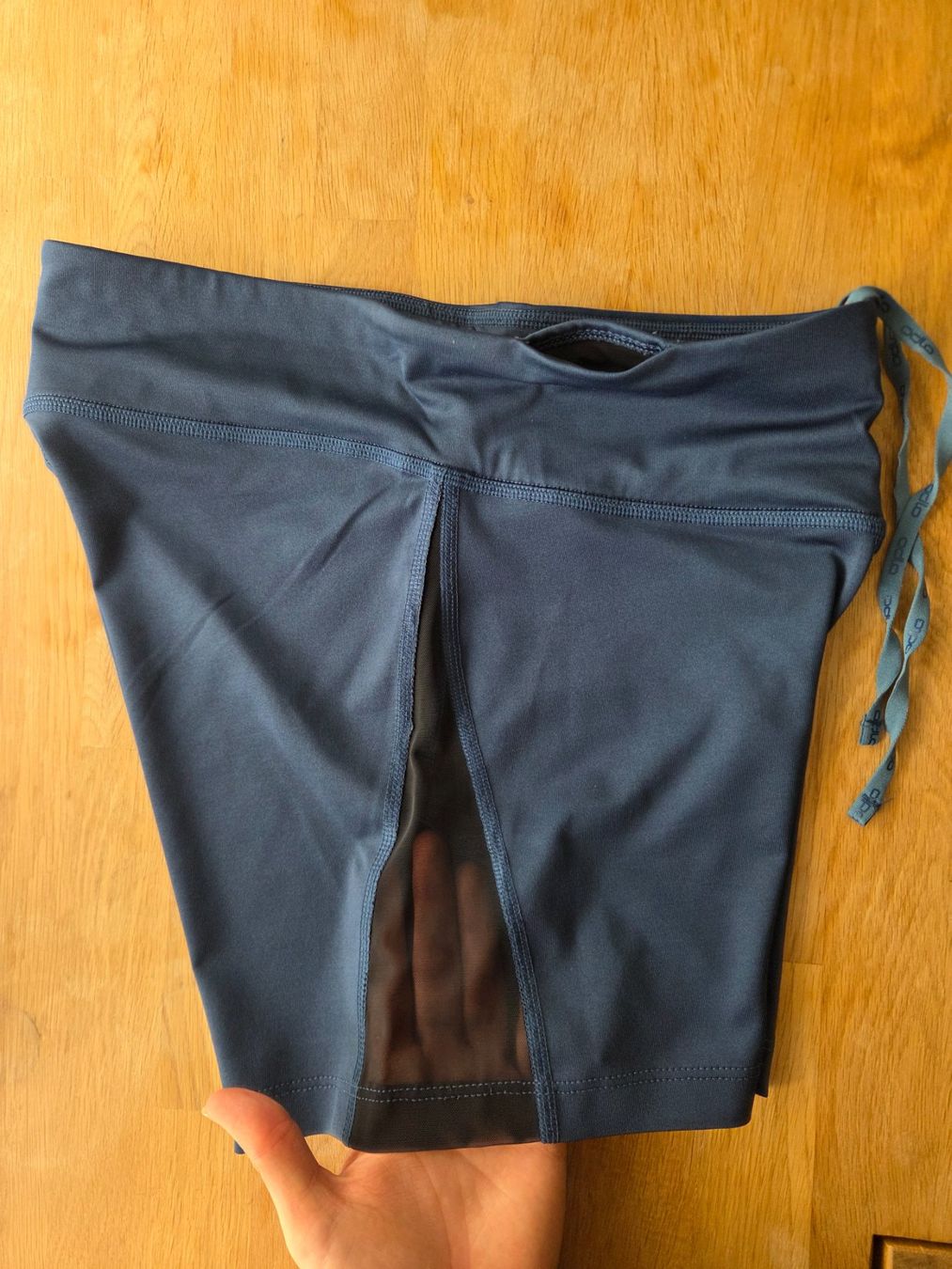 Odlo Pantaloni: Odlo Damen Essentials Mesh Shorts Grösse S – Usato da Luzern venduto da lso_ht7n 3