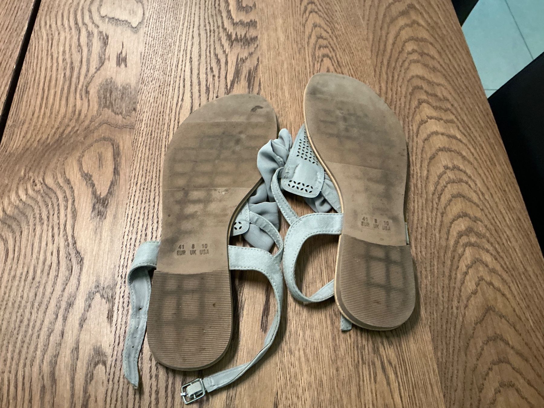 Chaussures femmes: Sandaletten grau Grösse 41 – D'occasion à Würenlos par Tina48 2