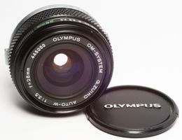 OLYMPUS Zuiko 1:3.5/28mm - OM-System /manual Focus Objektiv