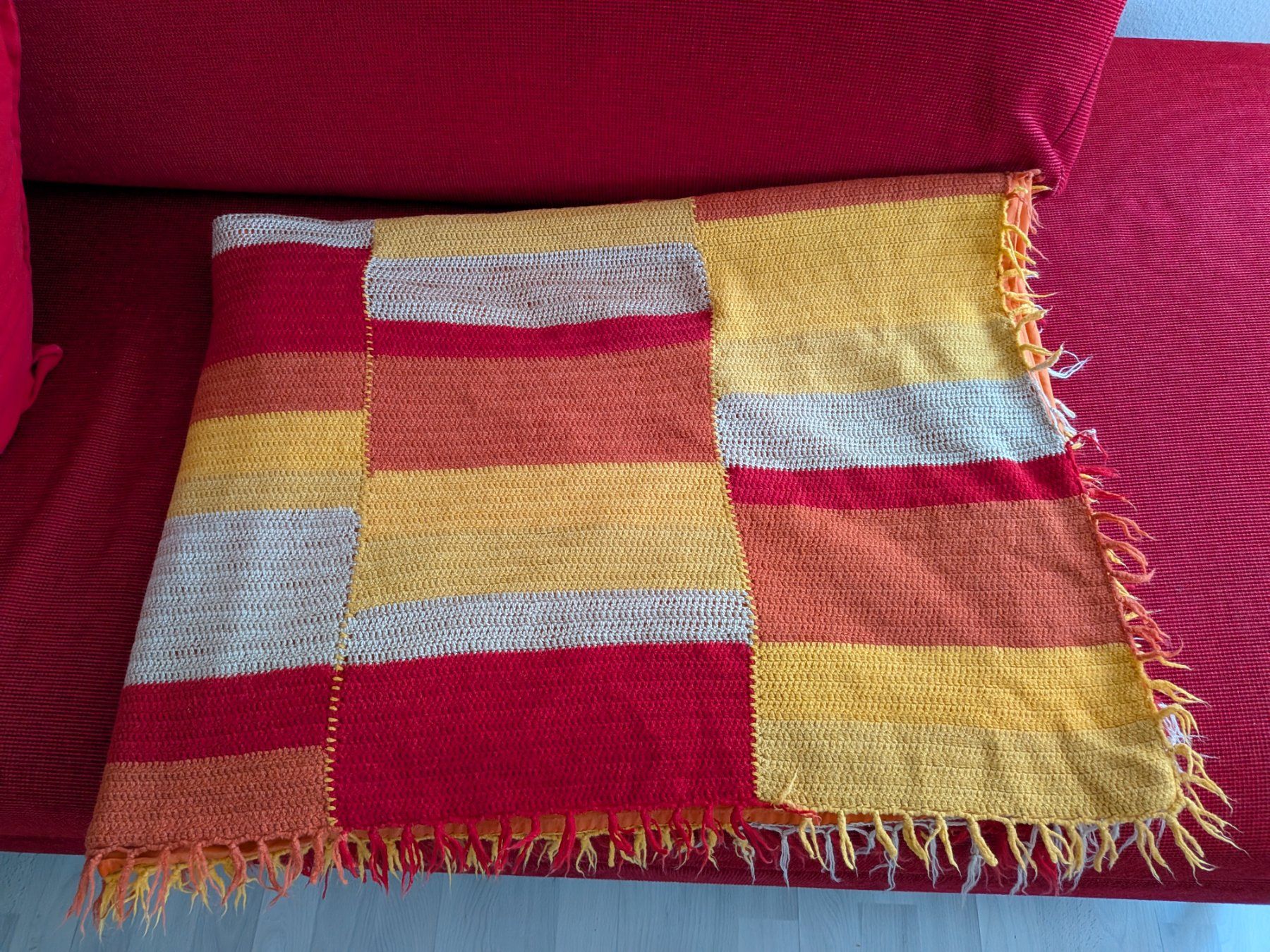 Coperte: Häkeldecke, Bett- oder Sofaüberwurf – Usato da Emmen venduto da magelan