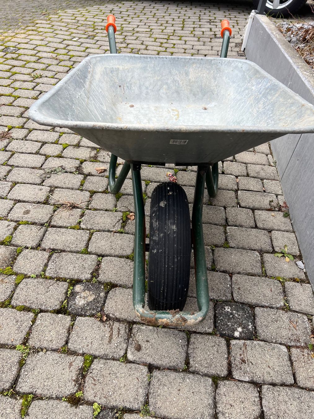 Schubkarren: Robuste Schubkarre für den Garten – Gebraucht aus Olten von  1