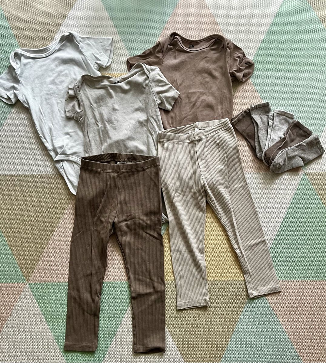 H&M Lotti & Set di vestiti: Baby Kleider Paket, Gr. 98 – Nuovo (secondo la descrizione) da Zürich venduto da davidihagee 1