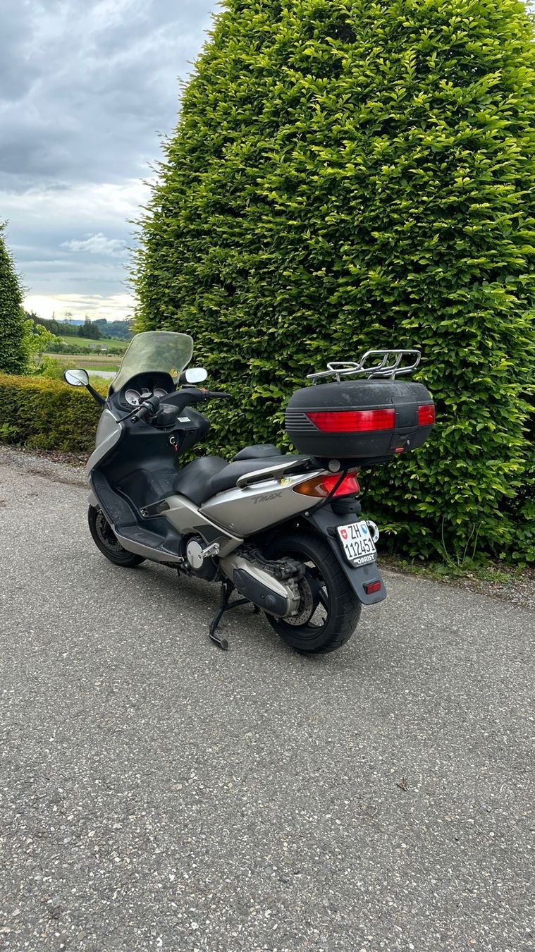 Yamaha Scooter: Yamaha TMAX 500 Roller guter Zustand mit Topcase – Usato da Bonstetten venduto da TheSecretGarden 2