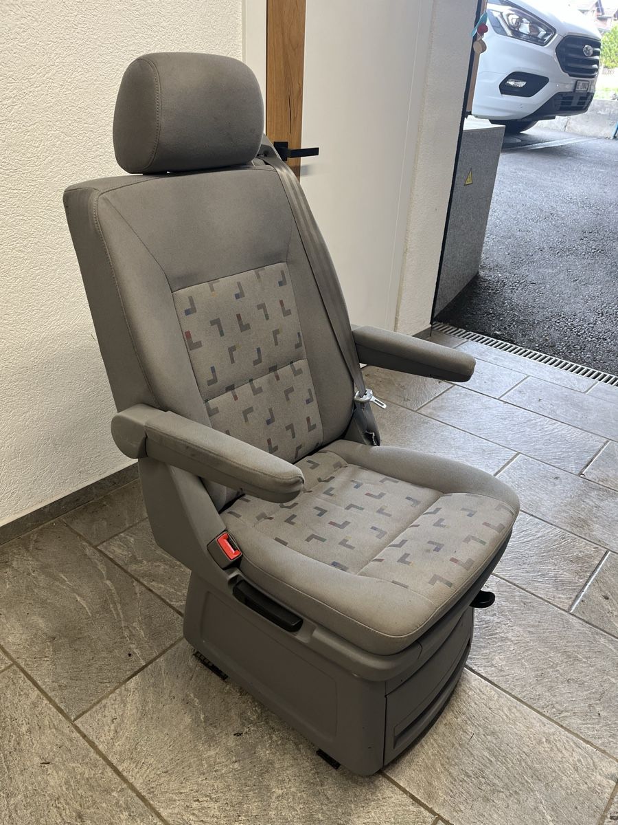 VW Tutti pezzi di ricambio auto: Vw T5 Einzellsitz – Usato da Uttigen venduto da Safety123