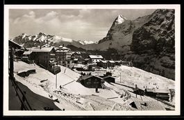 Mürren, Dorf im Schnee mit Bergpanorama