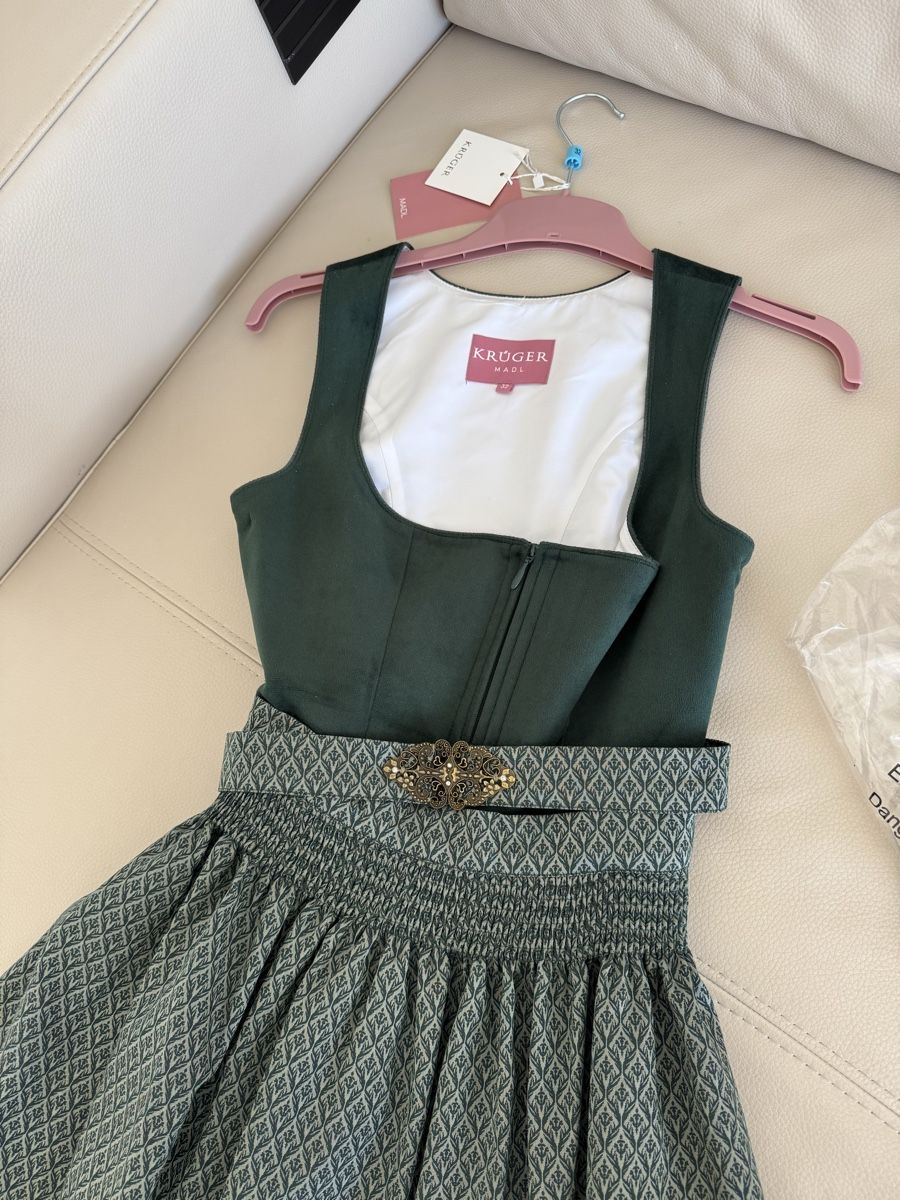 Costumi: Krüger Dirndl dunkelgrün Samt – Nuovo e nell'imballaggio originale da Zürich venduto da LuxuryJewellery