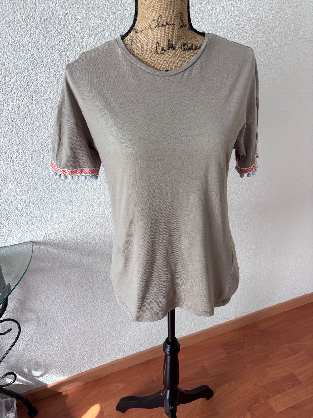 T-shirt: Shirt Ethnostyle M taupe – Usato da Balsthal venduto da Uroby 2