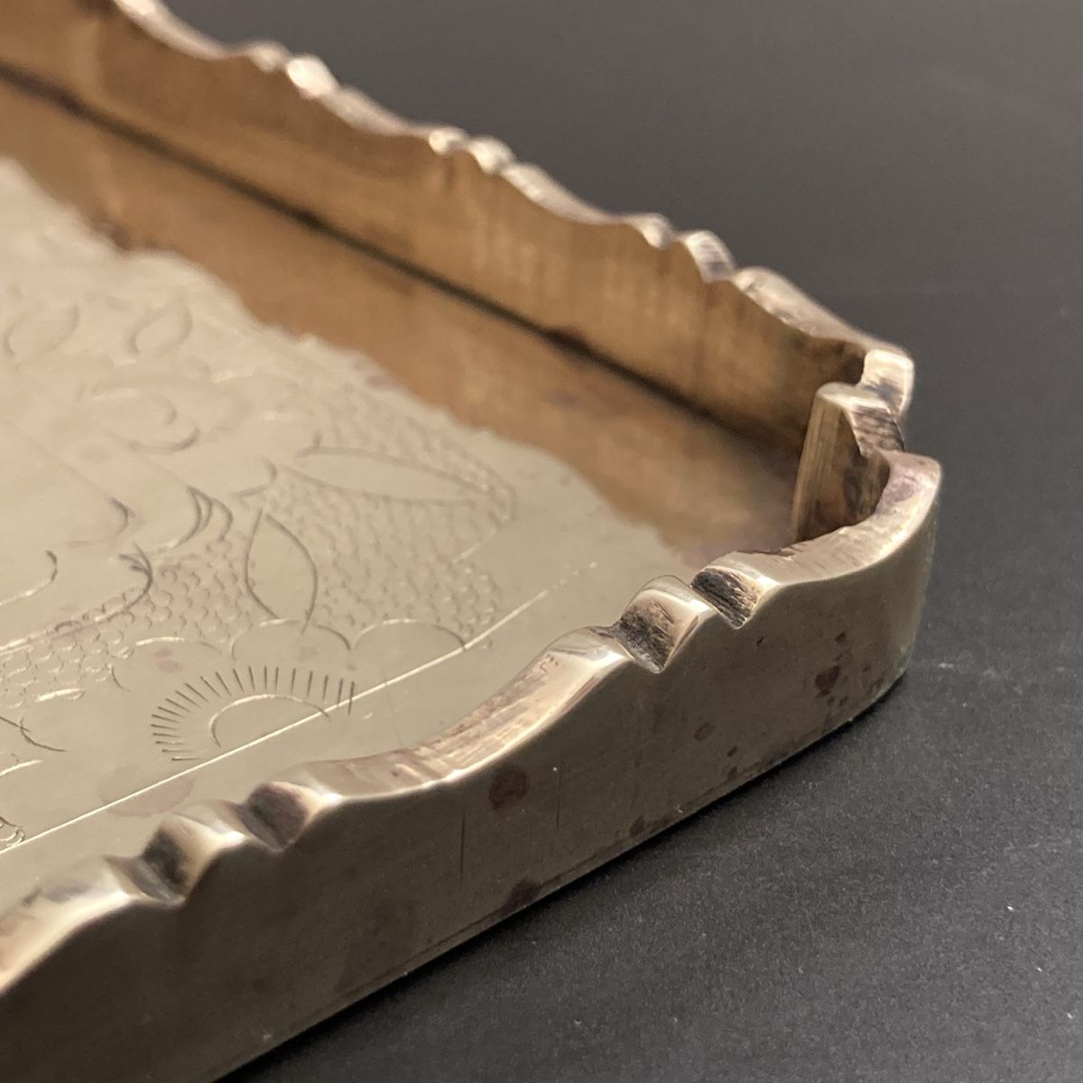 Piatti di portata: Chinesisches Paktong Opium Rauchtablett Bronze Tablett – Usato da Luzern venduto da downtonabbey 4