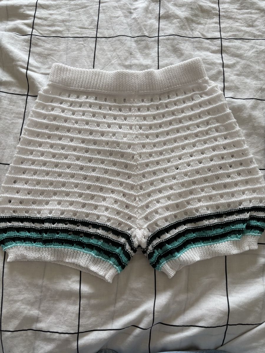 Pantaloni: WHITE KNIT SHORTS XS – Nuovo (secondo la descrizione) da Bern venduto da kri_y8h8
