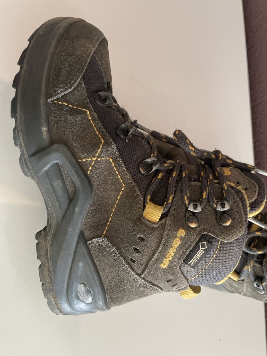 Lowa Chaussures garçon: Lowa Wanderschuhe Kinder Gr. 30 – D'occasion à Kriens par boramisch 1
