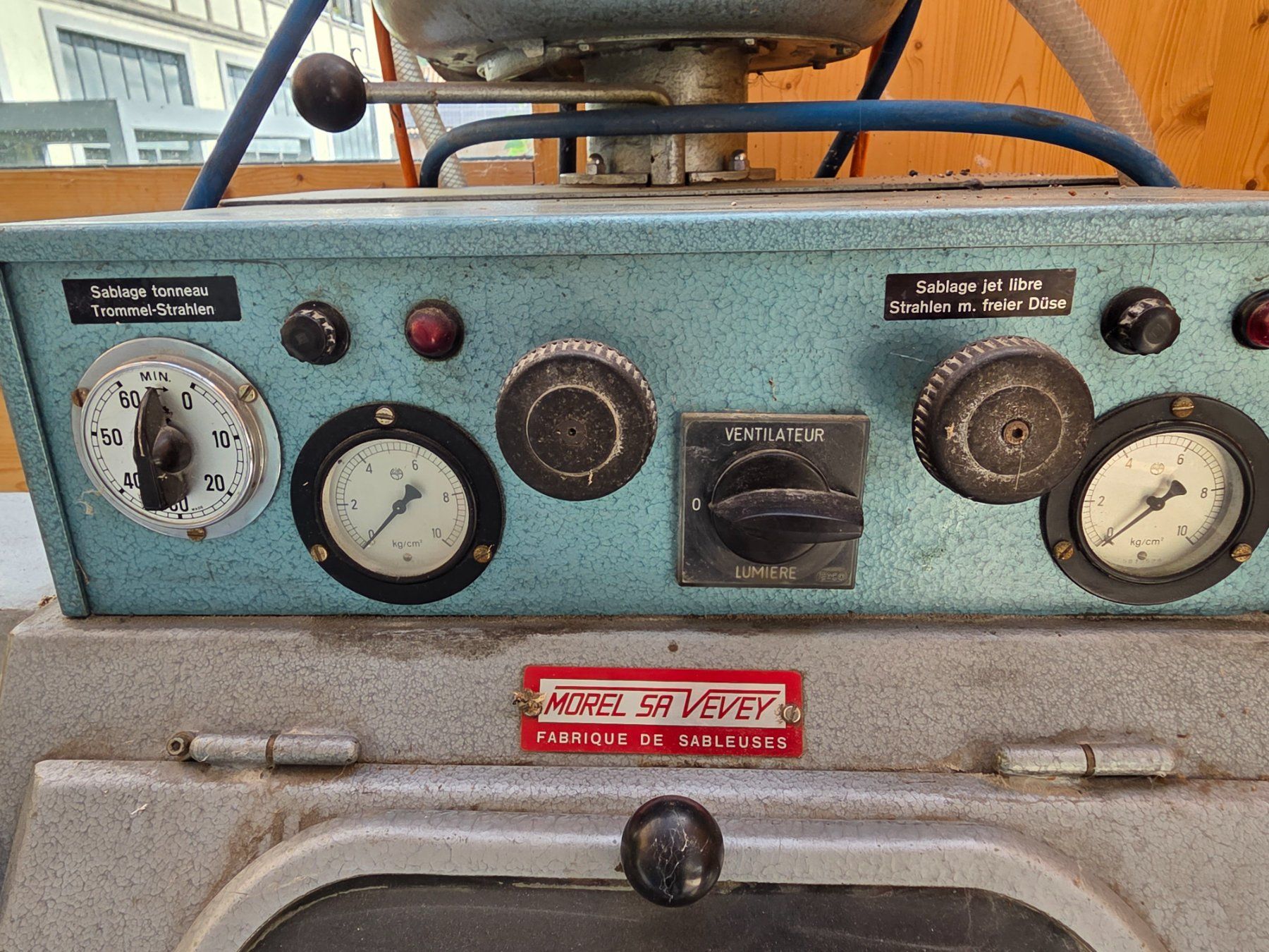 Tutte le macchine: Cabine de sablage Morel SA VEVEY fabrication – Usato da St-Imier venduto da inf_h7kx 2