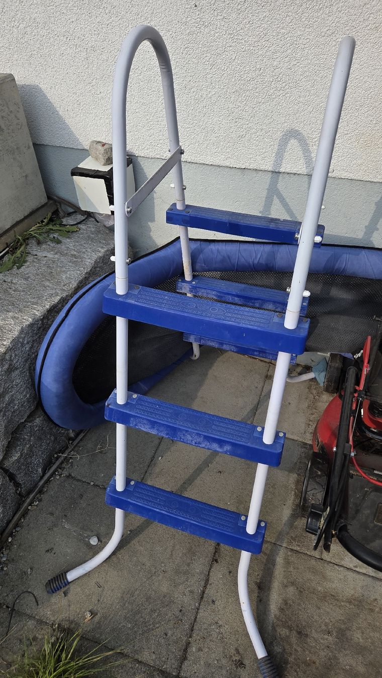Intex Piscine: Pool 360 cm mit Filterpumpe/Chemie, Messgerät/Putzroboter – Usato da Mellingen venduto da Secost 2