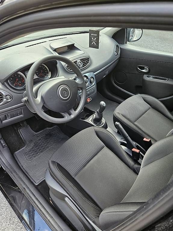 Renault Automobili: Renault Clio 3 Expertisée / Ab Mfk – Usato da Bramois venduto da Jonv9 4