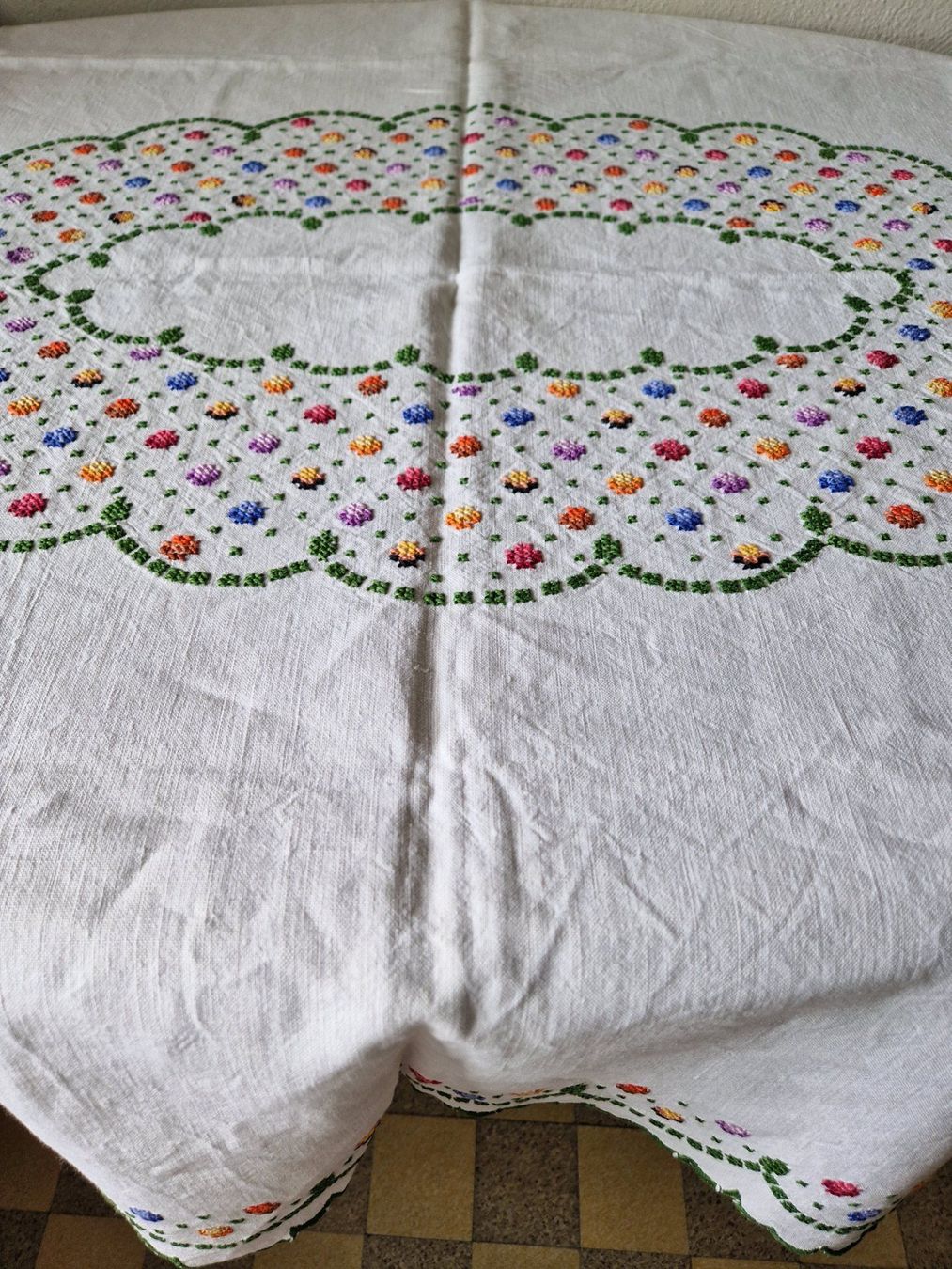Altra biancheria da tavola: Handgestickte Tischdecke, Leinen,118x144cm – Nuovo (secondo la descrizione) da Bern venduto da Antikbatik 5