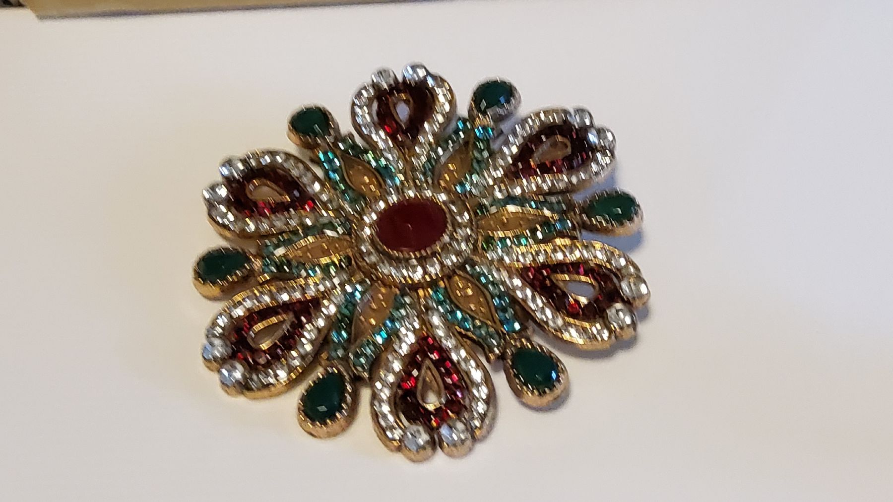 Spille & Fermagli: Wunderschöne Vintage Brosche, goldfarben mit Strass Steinen! – Nuovo (secondo la descrizione) da Herisau venduto da Nluanalucas