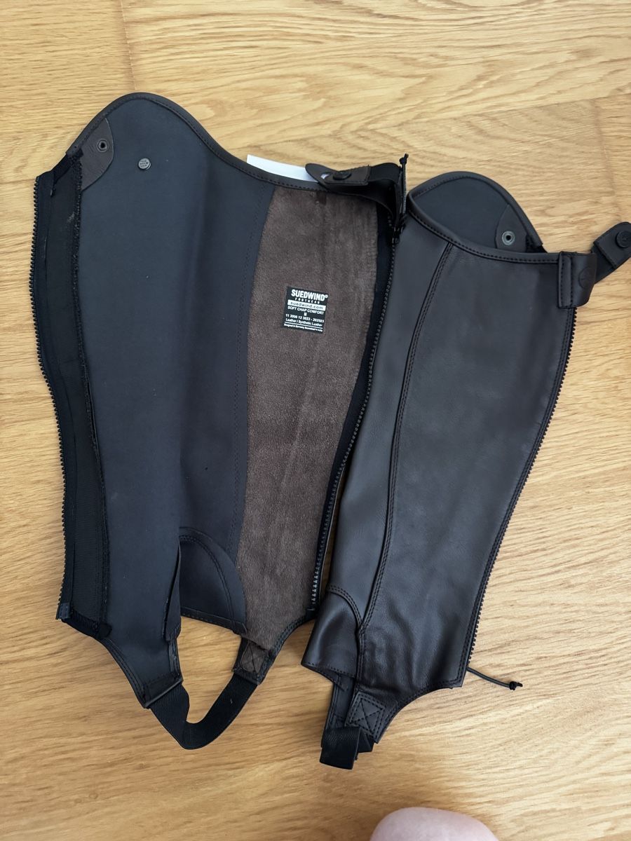 Pantalons: Suedwind Chaps dunkelbraun M – Neuf avec emballage d'origine à Oetwil am See par LuniGW 2