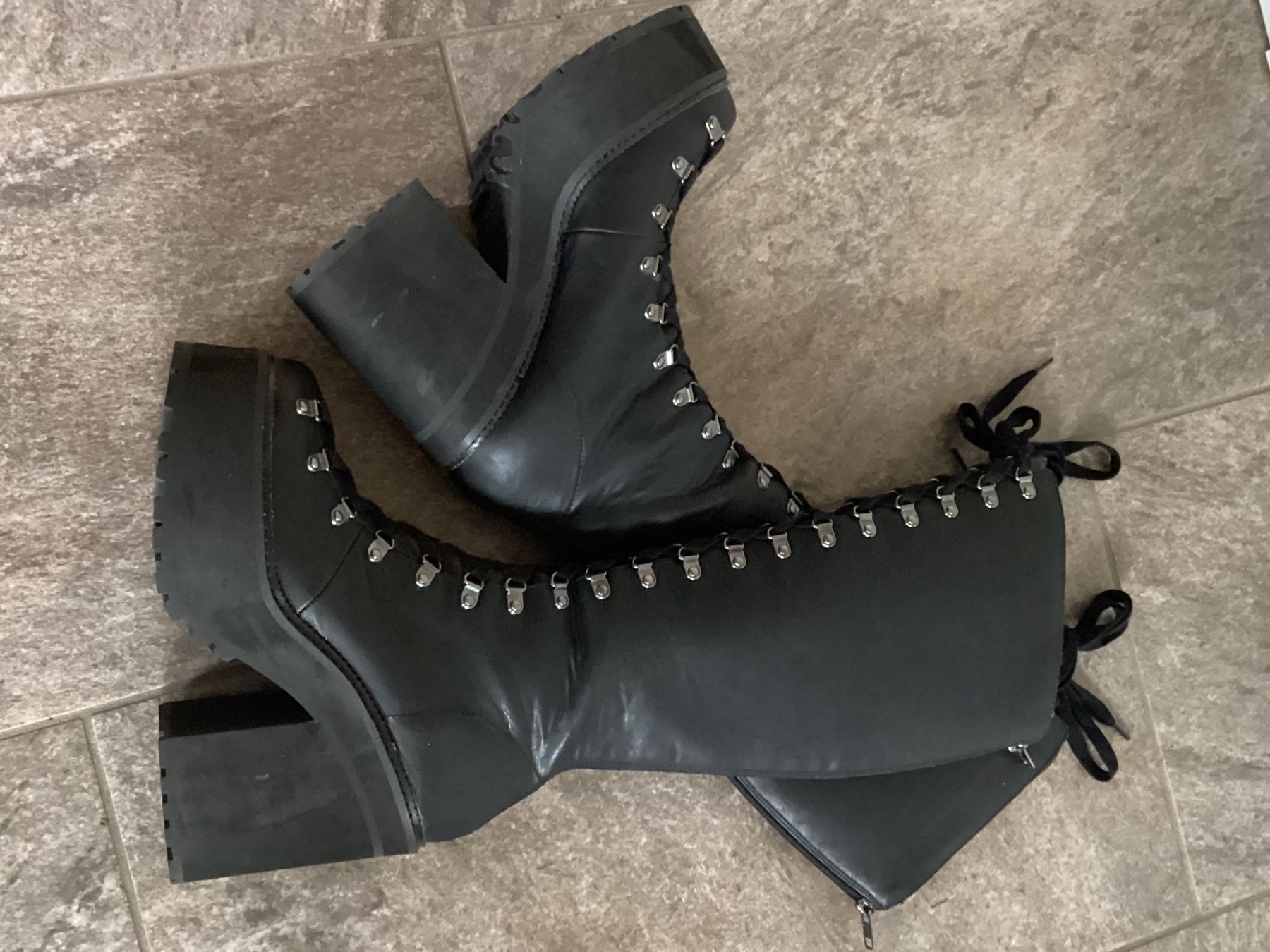 Killstar Damenschuhe: Killstar Gothic Plateau Stiefel – Gebraucht aus Tägerwilen von  7