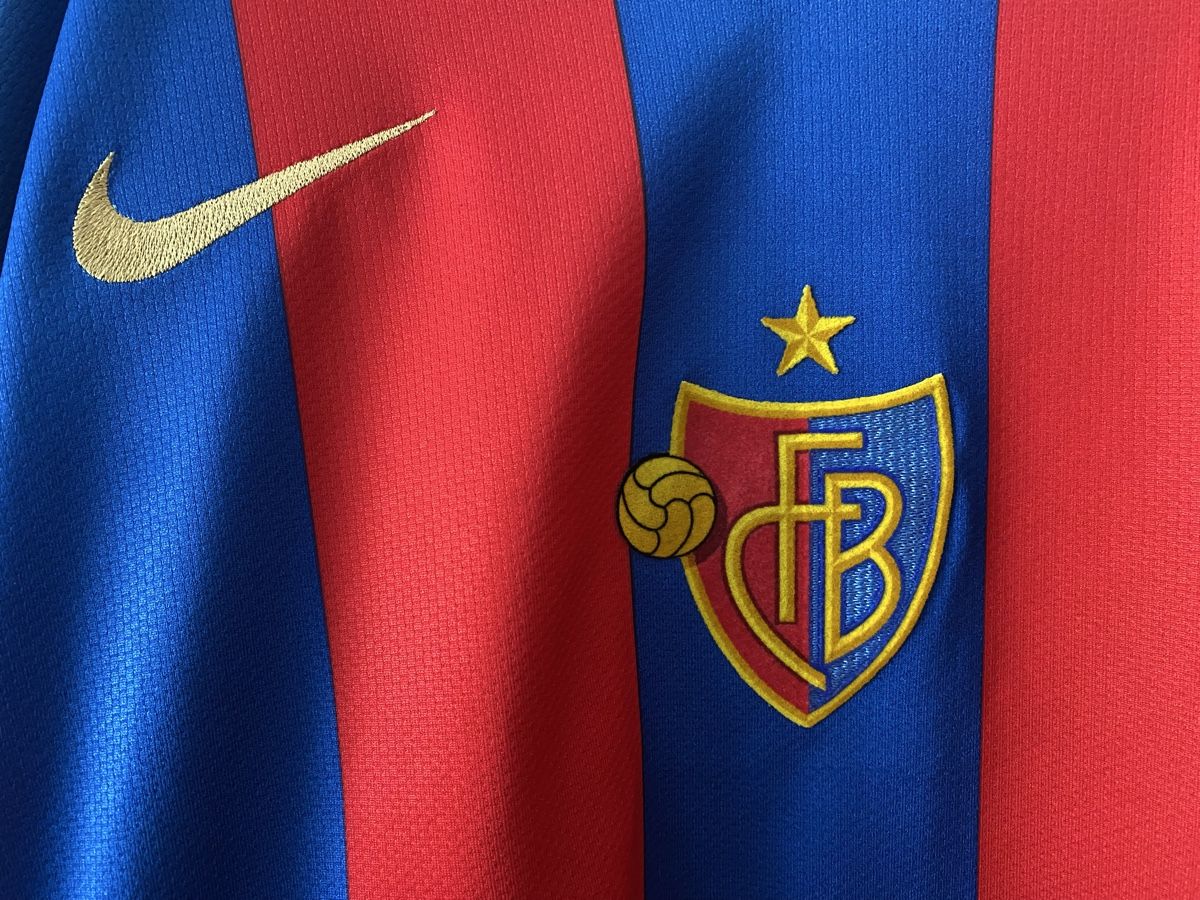 FC Basel Canottiere & Pantaloni: FC Basel Nike Trikot langarm  L – Nuovo (secondo la descrizione) da Allschwil venduto da Deal_Tiger99 1
