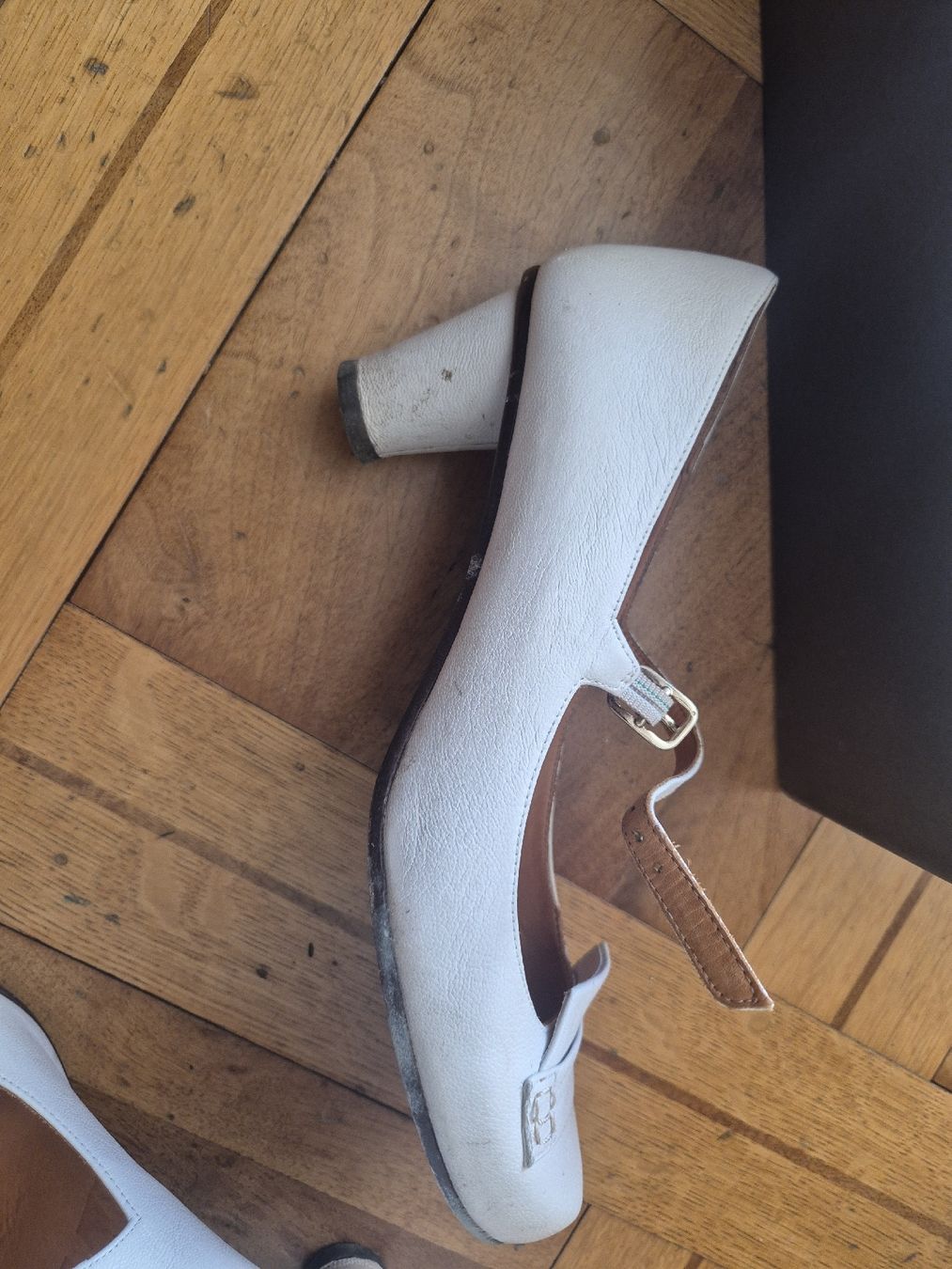 Chie Mihara Damenschuhe: Hochzeitsschuh von Chie Mihara Grösse 40.5 – Gebraucht aus Luzern von Bettina812 1
