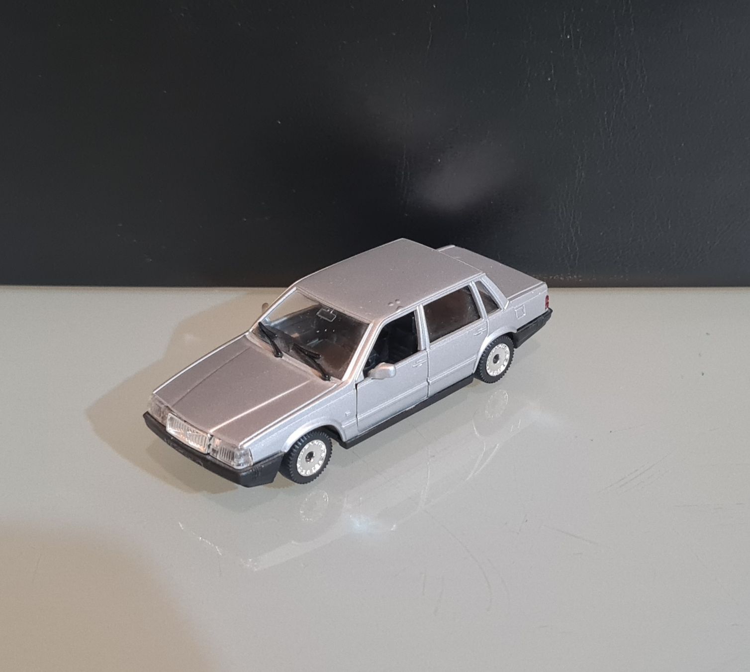 Polistil Modellini d'auto: Polistil Volvo 760GLE 1:43 – Usato da Uetendorf venduto da myhome12
