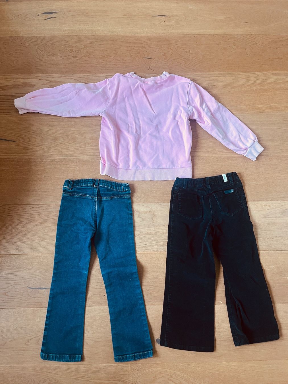 Lotti & Set di vestiti: Super schönes Mädchen Kleiderpaket, Hosen Gr. 116, Pullover – Usato da Zürich venduto da mar_56s9 2