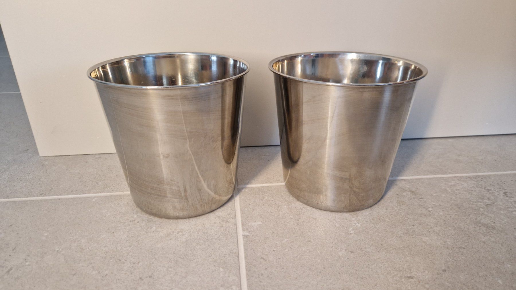 Pots de fleurs: 2 Übertöpfe Metall, Blumentöpfe – D'occasion à Aarau Rohr par HappyKoala 1