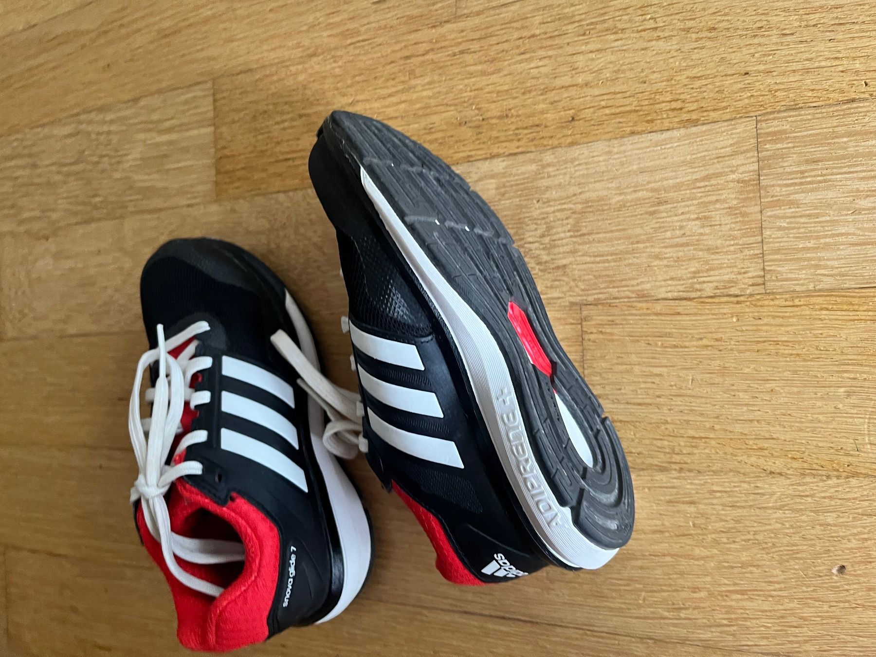 Adidas Chaussures garçon: Baskets Adidas  Gr. 29,  Top Zustand! – D'occasion à Thun par Joanne4 2