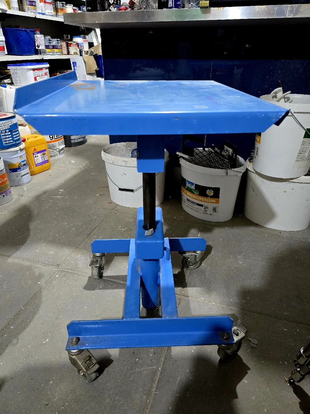 Tavoli: hydraulischer tisch – Usato da Hasle LU venduto da stupero