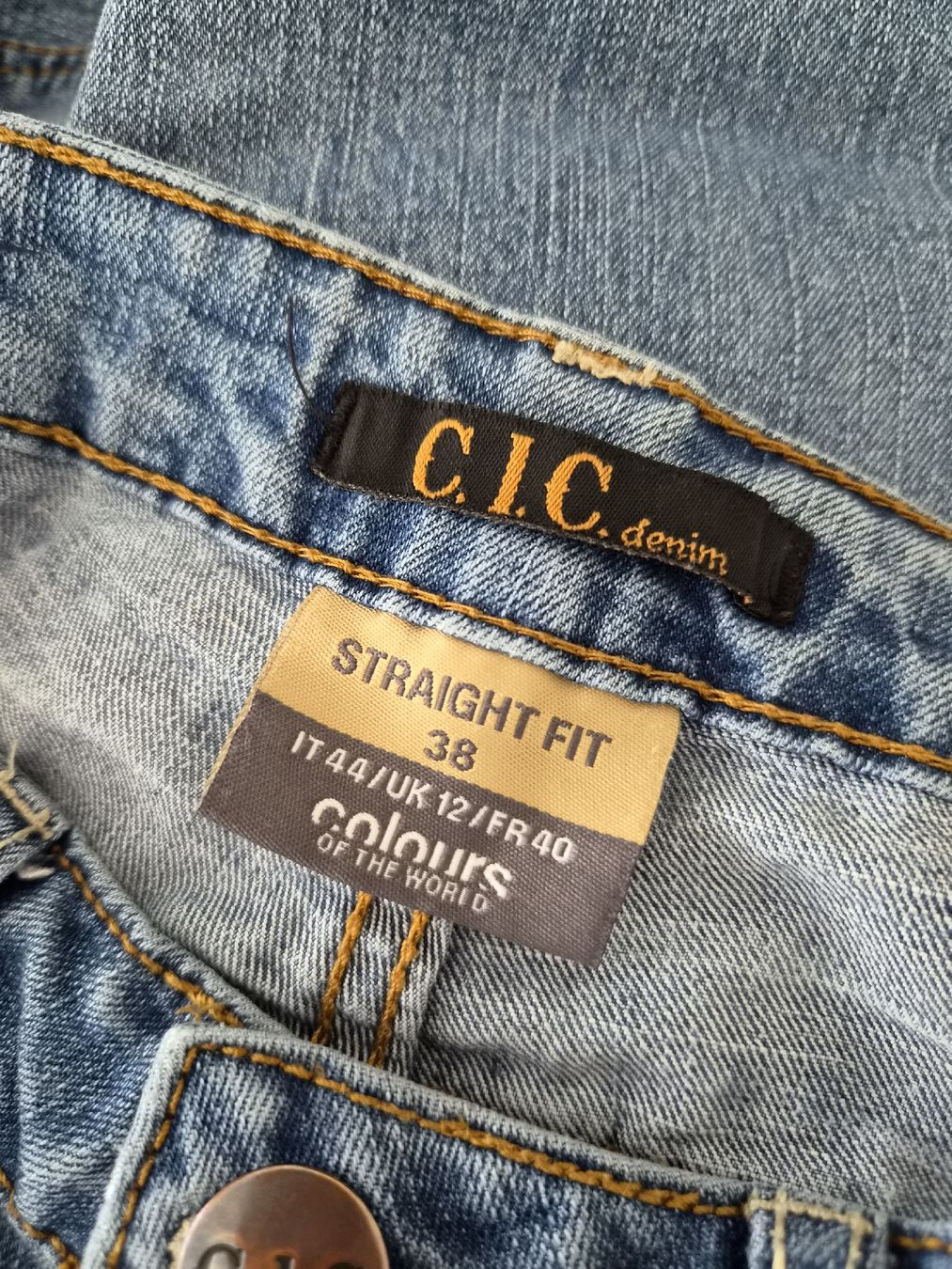 C&A Jeans: C.I.C. Jeans Straight Fit, Grösse 38 – D'occasion à Niederrohrdorf par Miripfiri 1