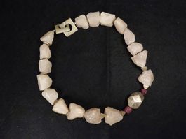 Halskette / Kette aus Rosenquarz und Silberelementen