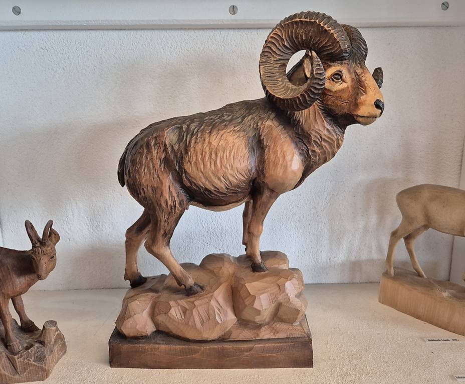 Statuette: Widder Schnitzerei Holzskulptur Sternzeichen – Usato da Uetliburg SG venduto da Stein414 2