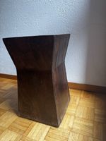 Säule aus Massivholz