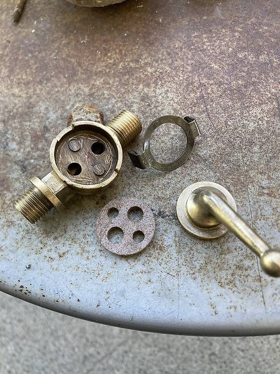 Accessori per altri veicoli: Treibstoffhahn Benzinhahn Dieselhahn – Usato da Rüti ZH venduto da Muck99 3