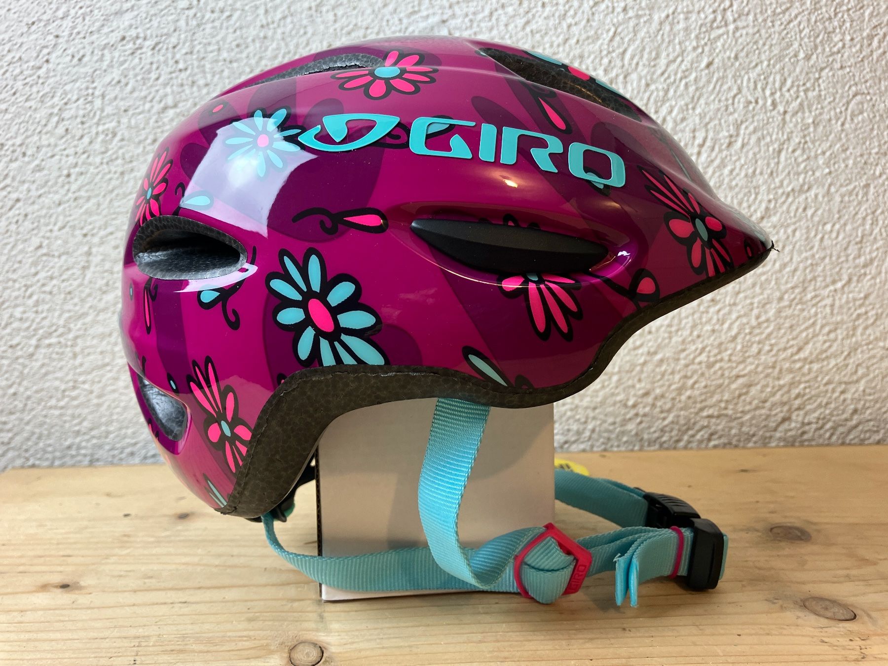 Giro Helme: Kinderhelm Giro Scamp MIPS Grösse XS / 45 - 49cm – Neu und originalverpackt aus Fislisbach von Promo 4