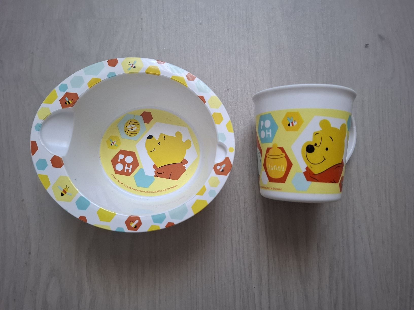 Disney Piatti: Kinderteller und Tasse Winnie Pooh – Usato da Basel venduto da Svidovic