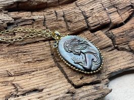 Vintagestil Collier mit Anhänger Muschel geschnitzt